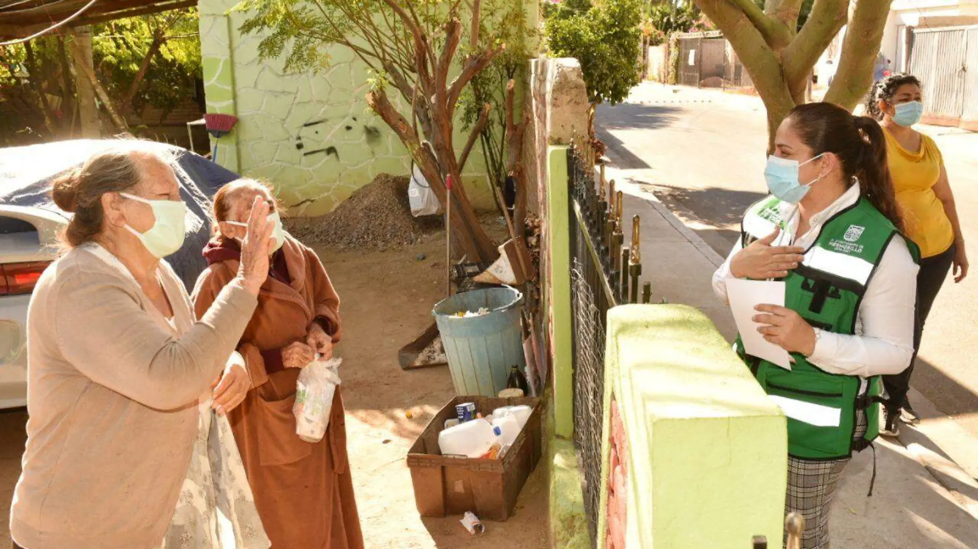 Célida López en la colonia Palo Verde (1)